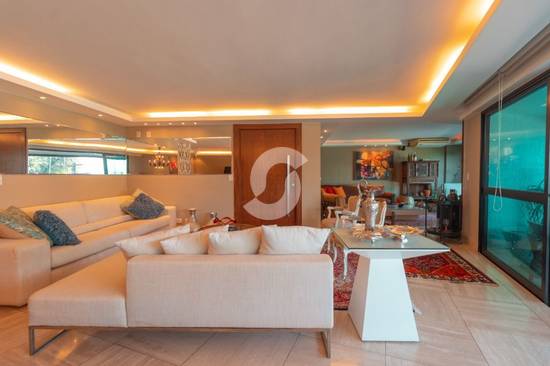 Apartamento frente mar em Icaraí — 300 m², 4 suítes e 3 vagas